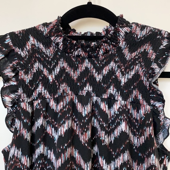 Cute chevron smocked top flutter sleeves sz S - Picture 4 of 4